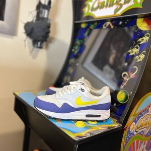 Nike Air Max 1 - Youth Size 7 / Women’s Size 8.5